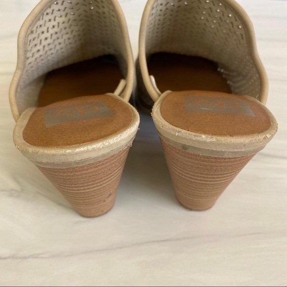 DOLCE VITA Perforated Kenli Pointed Toe Mules - Picture 11 of 13